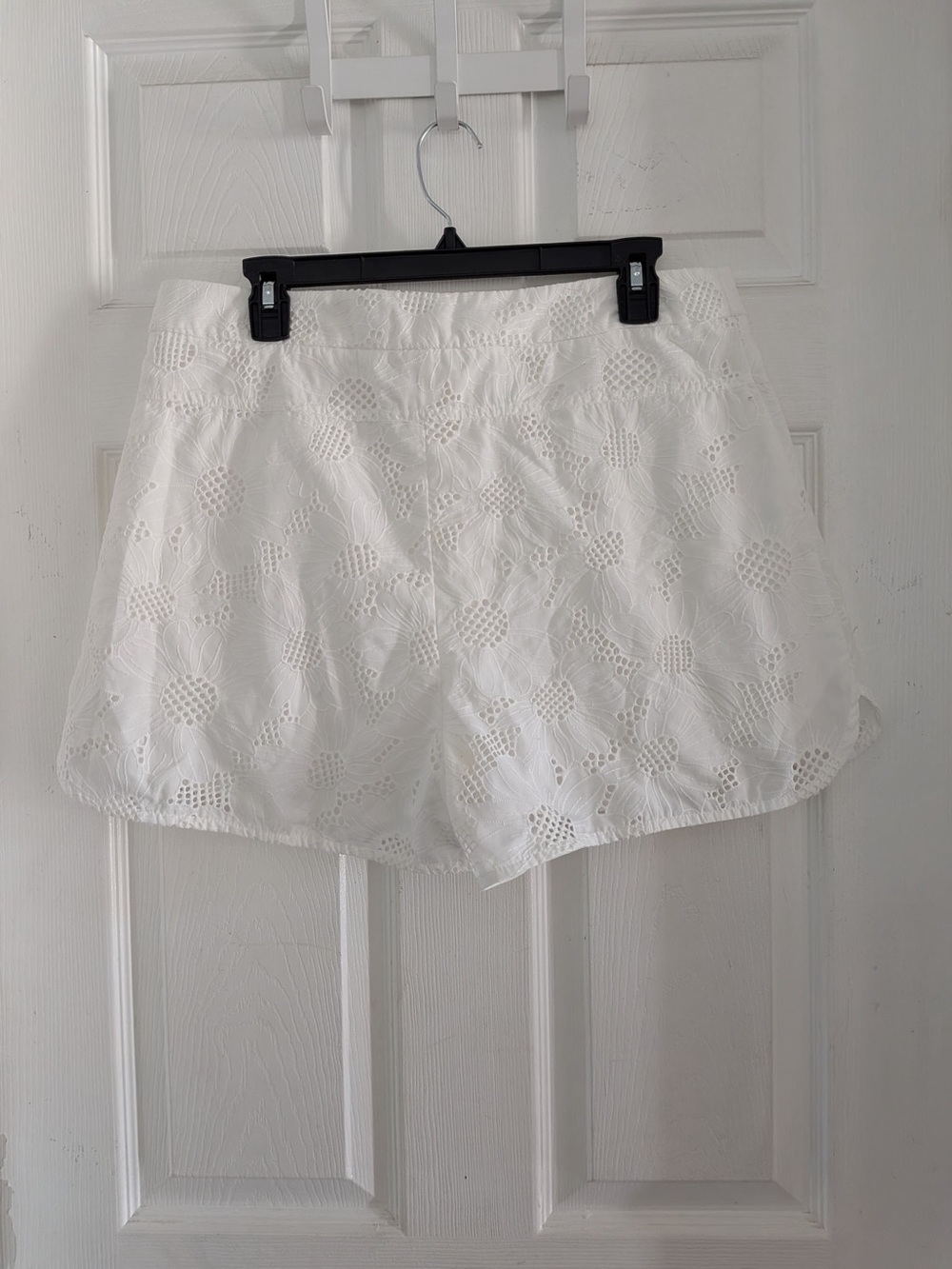 Commense Multi-Button Embroidery Shorts Set - Picture 11 of 14